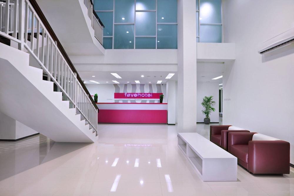 Favehotel Rungkut Surabaya Esterno foto