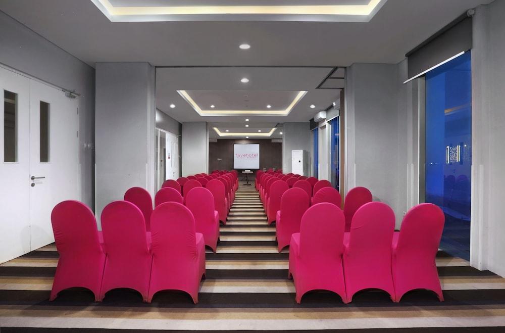 Favehotel Rungkut Surabaya Esterno foto