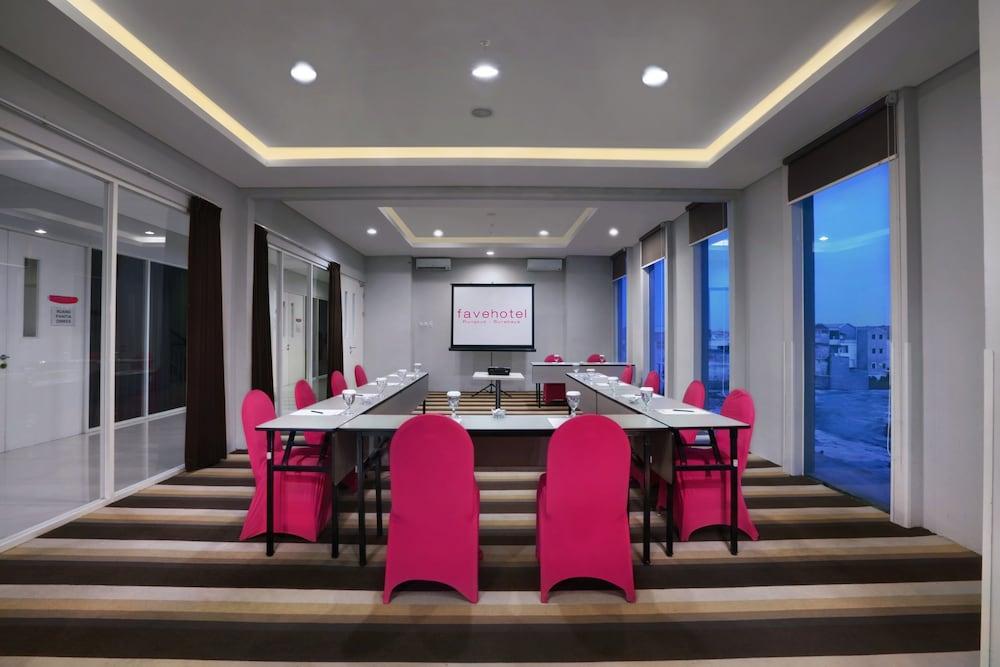 Favehotel Rungkut Surabaya Esterno foto