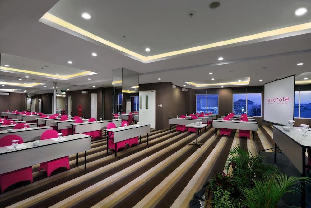 Favehotel Rungkut Surabaya Esterno foto