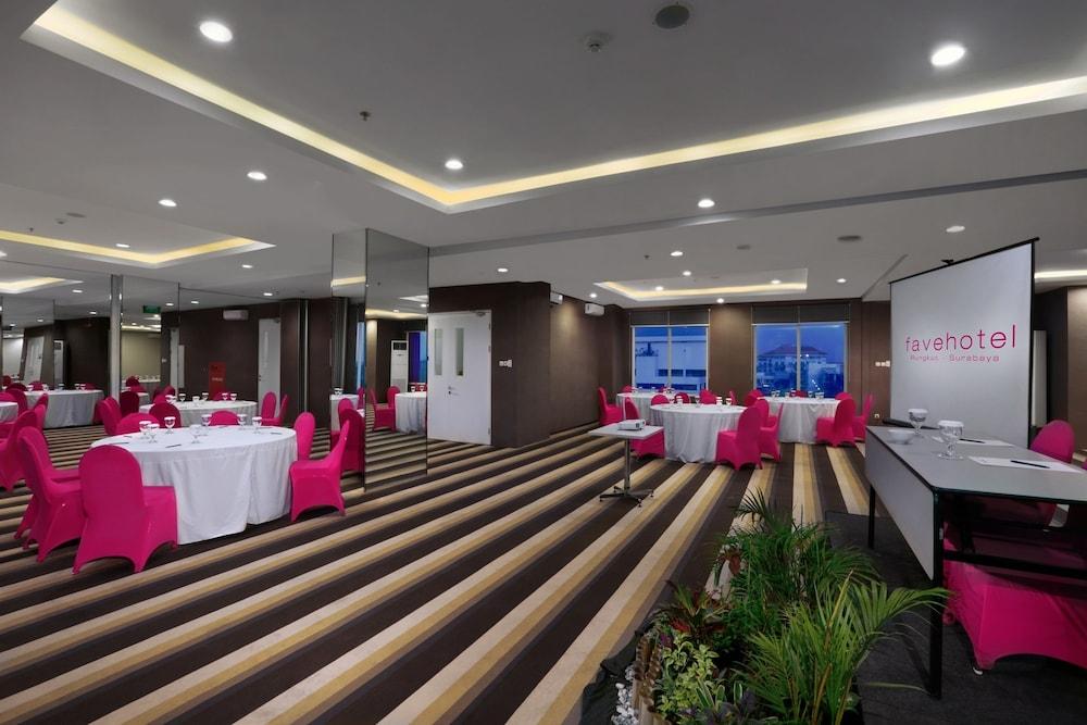 Favehotel Rungkut Surabaya Esterno foto