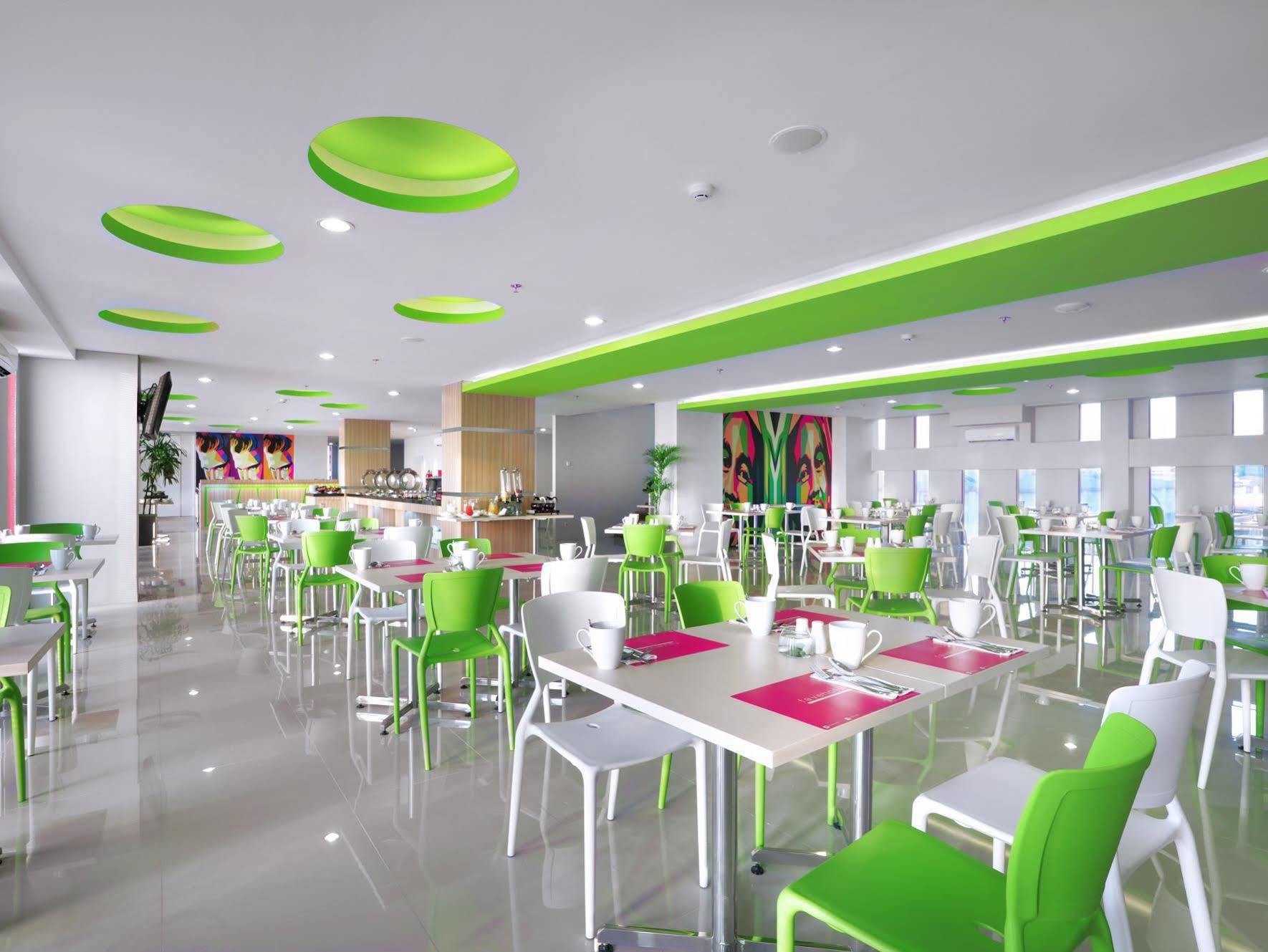 Favehotel Rungkut Surabaya Esterno foto