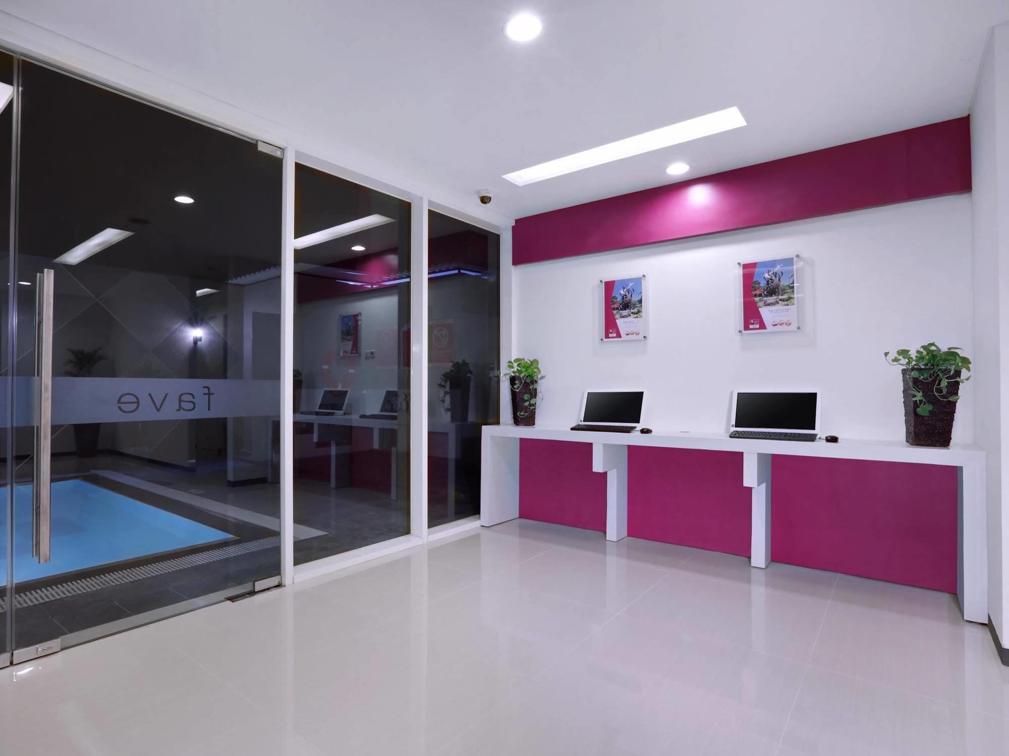 Favehotel Rungkut Surabaya Esterno foto
